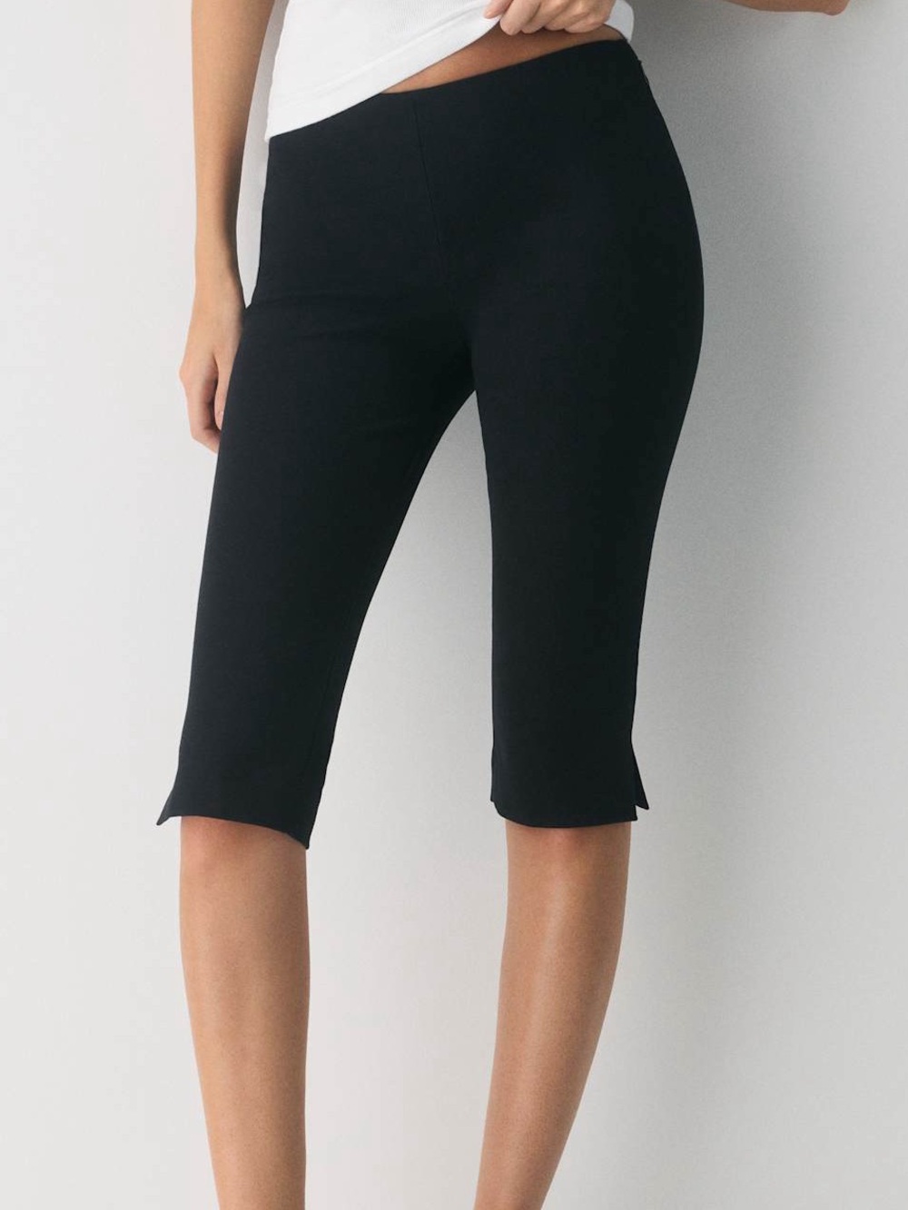 Aritzia Skyline Capri - Black